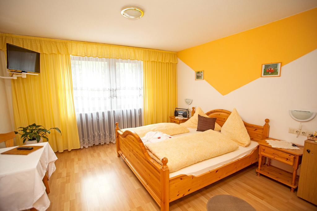 Auerhahn Bed And Breakfast - Black Forest - Waldhotel Eisenbach  Δωμάτιο φωτογραφία